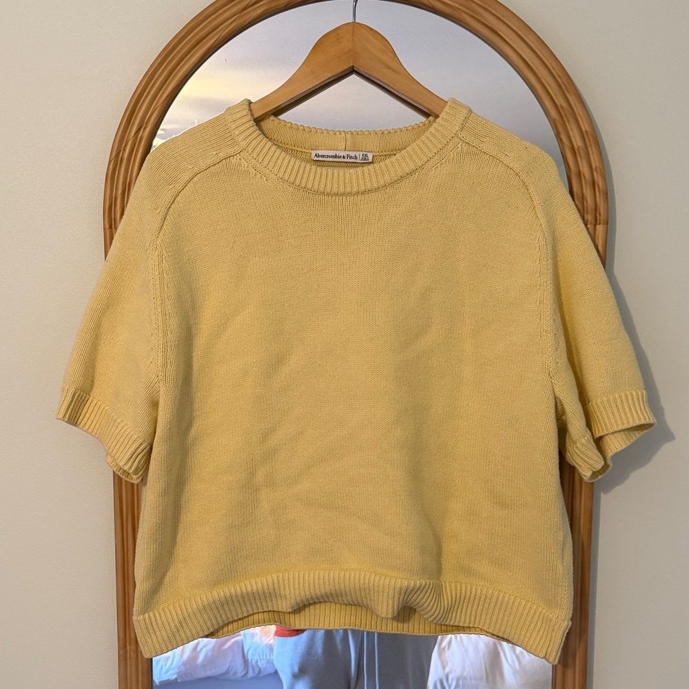 Abercrombie & Fitch Light Yellow Knit Sweater